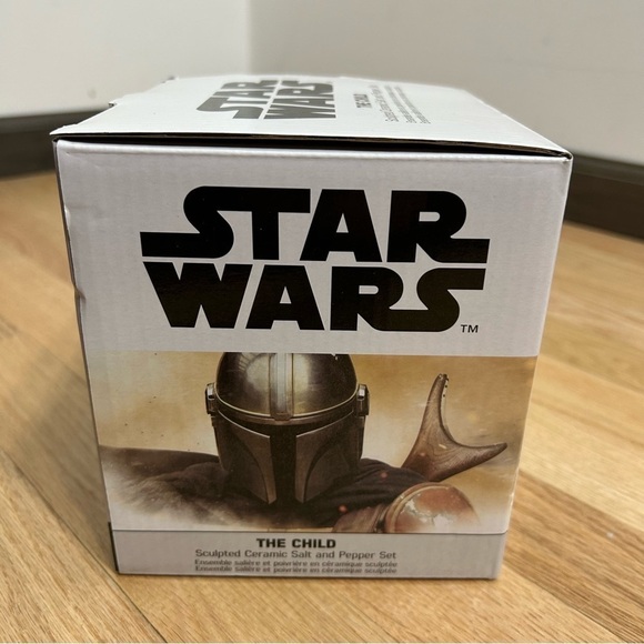 Star Wars The Child Ceramic Salt Pepper Shaker Set NEW Mandalorian Yoda Green - Picture 3 of 5